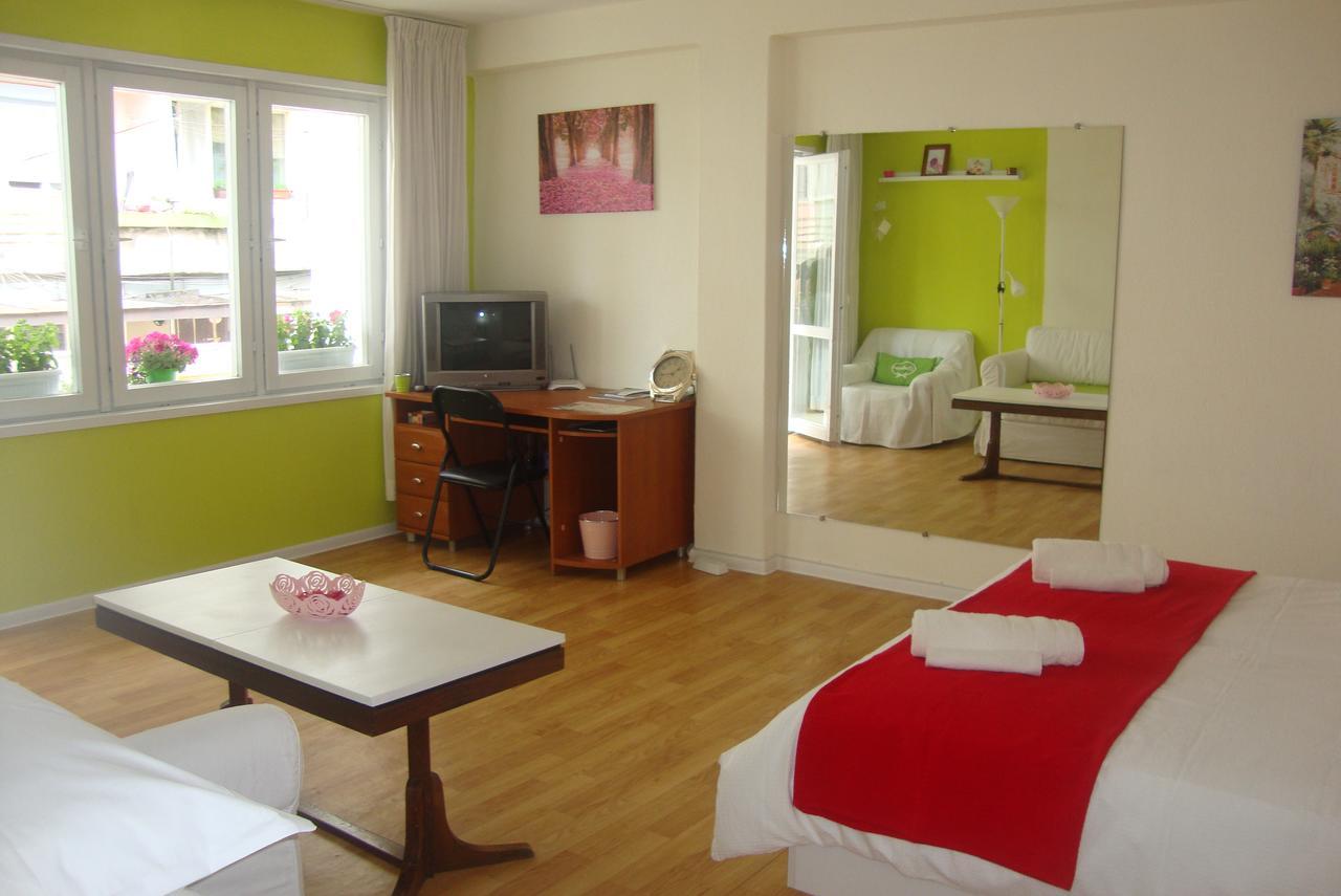 Guest Rooms Colours Казанлык Экстерьер фото