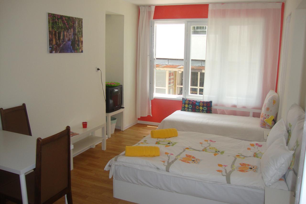 Guest Rooms Colours Казанлык Экстерьер фото
